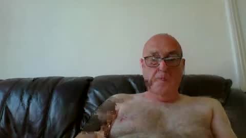 daddyhere4uall8 online show from August 7, 5:51 am