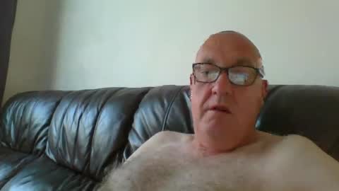 daddyhere4uall8 online show from August 8, 6:02 am