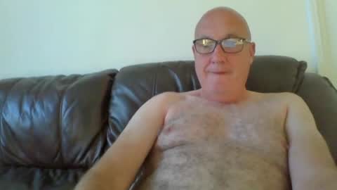 daddyhere4uall8 online show from August 12, 5:43 am