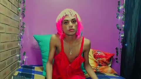 Lola online show from August 12, 7:05 pm