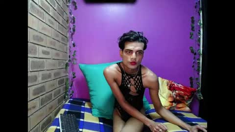 Lola online show from August 13, 6:00 pm