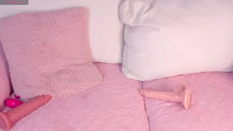 dafne_hillss online show from August 6, 2:49 pm