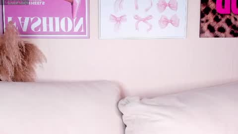 dafne_hillss online show from August 8, 1:55 pm