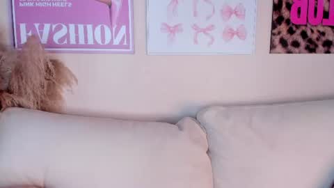 dafne_hillss online show from August 10, 3:02 pm