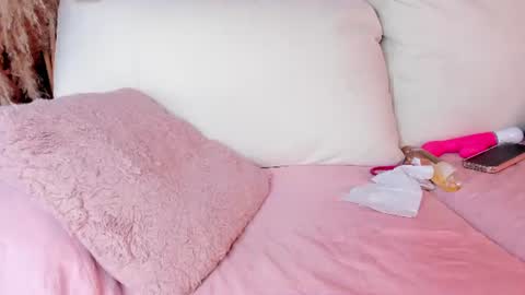dafne_hillss online show from August 10, 6:31 pm