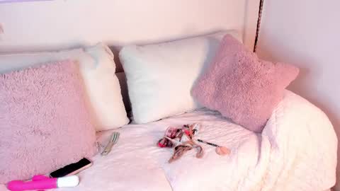 dafne_hillss online show from August 11, 11:34 am