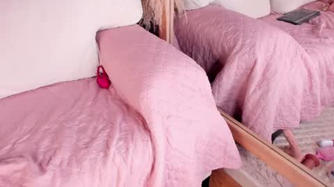 dafne_hillss online show from August 14, 3:48 pm