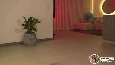 daihanwatson_ online show from August 5, 2:31 am