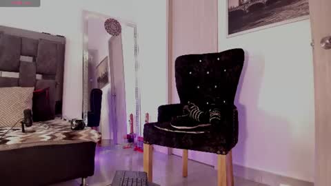  D A I L A  online show from July 28, 9:21 pm