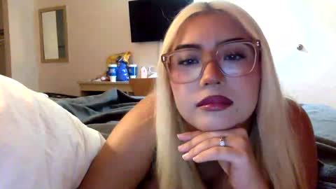 daisy_baby32 online show from August 16, 4:49 am