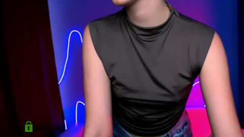 Little Di online show from June 14, 3:03 am