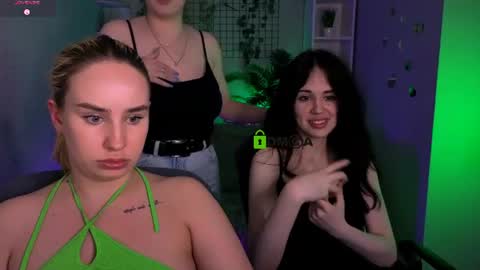 Little Di online show from June 17, 2:32 am