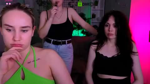 Little Di online show from June 17, 3:38 am