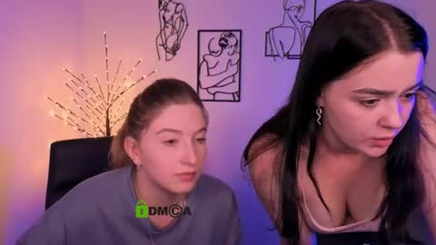 Little Di online show from July 4, 8:33 pm