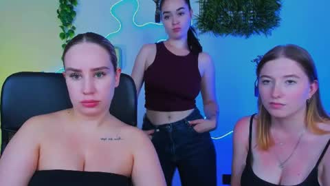 Little Di online show from July 17, 7:25 pm