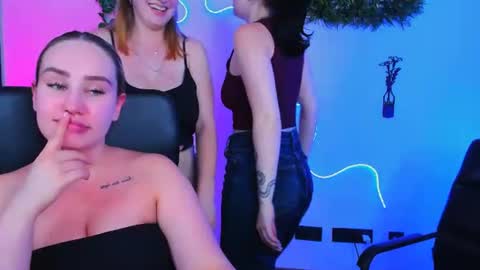 Little Di online show from July 17, 11:49 pm