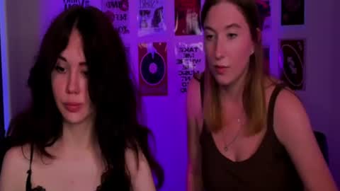 Little Di online show from August 7, 7:36 pm