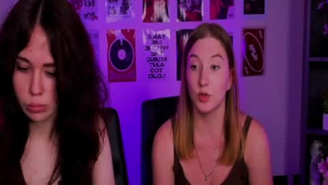Little Di online show from August 7, 9:48 pm