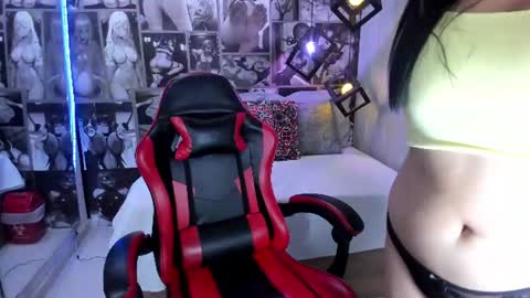 D A I S Y  online show from August 6, 11:04 pm