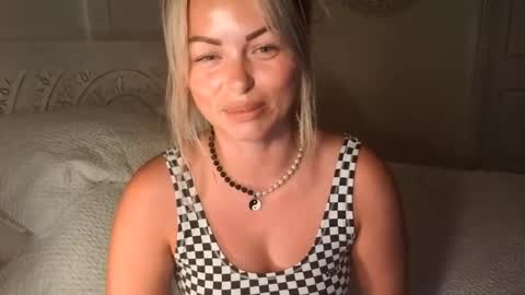 Daisy Dreams online show from July 23, 10:12 pm