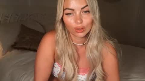 Daisy Dreams online show from July 28, 9:32 pm