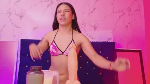dakotaa_johnson online show from August 11, 11:29 pm