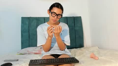 dakotadollly online show from August 12, 1:30 am