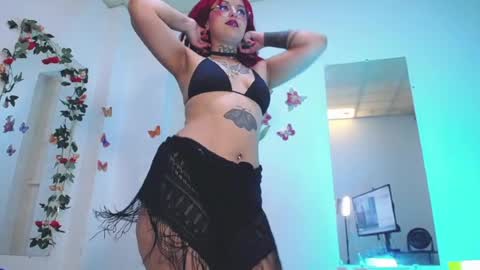Daakota  online show from April 26, 2:24 pm