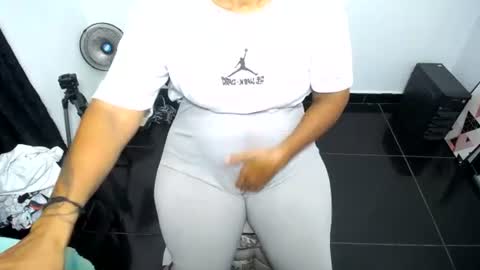 daleska_delicious1 online show from August 12, 3:20 am