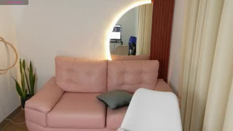 daliarose19 online show from August 7, 12:32 am