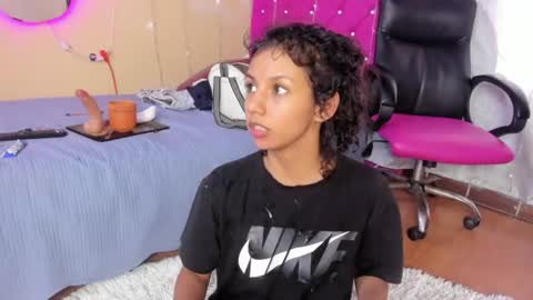 daliasmith_ online show from July 31, 5:29 pm