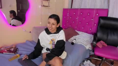 daliasmith_ online show from August 2, 3:19 pm