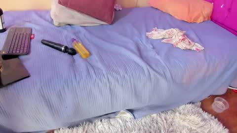 daliasmith_ online show from August 3, 5:31 pm