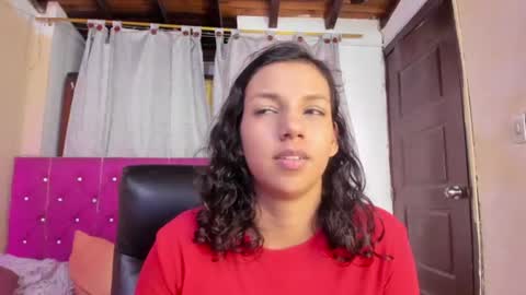 daliasmith_ online show from August 6, 8:08 pm