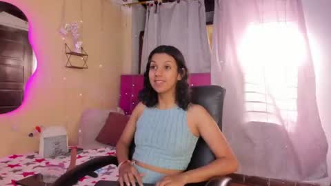 daliasmith_ online show from August 8, 12:16 pm