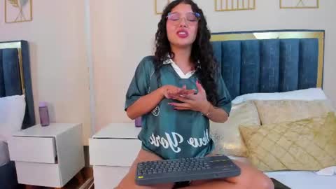 Dali Luu  online show from August 4, 2:08 am
