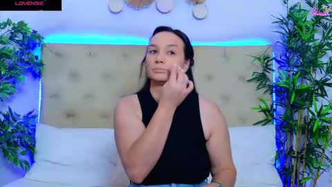 daliyaa_ online show from August 8, 11:43 am
