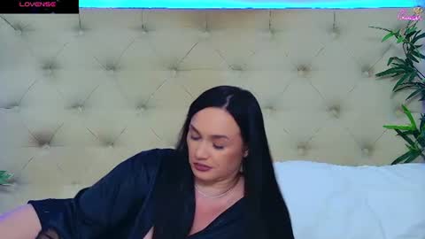 daliyaa_ online show from August 13, 4:21 pm