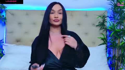 daliyaa_ online show from August 17, 4:01 pm