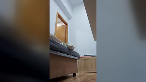 dami_mad_ online show from August 7, 3:23 pm