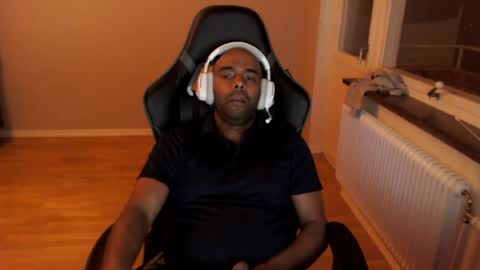 dan_the_man43 online show from June 22, 12:00 am