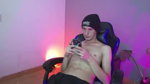 dan_yagami online show from May 24, 3:58 pm