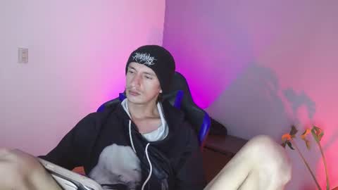 dan_yagami online show from June 19, 1:38 am