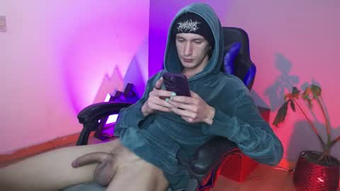 dan_yagami online show from July 4, 9:39 pm