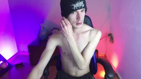 dan_yagami online show from July 5, 7:28 pm