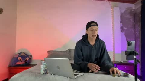 dan_yagami online show from August 17, 11:43 pm