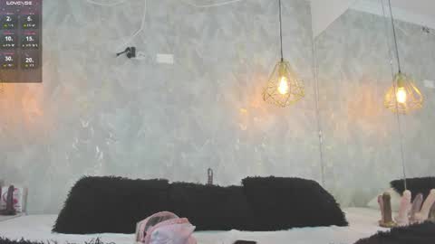    online show from August 11, 6:54 pm