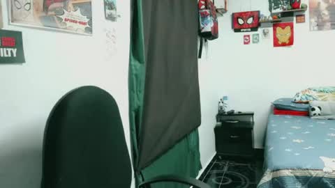 dani y jocelyn online show from August 8, 11:38 pm