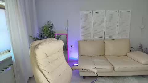 dani_kittys online show from August 3, 7:15 am