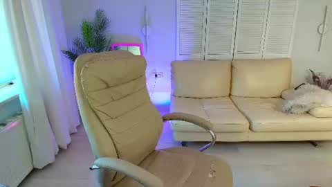 dani_kittys online show from August 13, 10:40 am